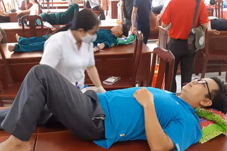 5 năm qua, Hội Chữ thập đỏ các cấp trong tỉnh Kiên Giang vận động người dân tham gia hiến máu tình nguyện gần 98.000 đơn vị máu. 