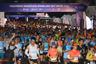 VnExpress Marathon trở lại Quy Nhơn trong năm 2022 một cách bùng nổ với số lượng vận động viên nhiều nhất trong hệ thống giải từ trước đến nay gần 10.000 người. (Ảnh: VnExpress)