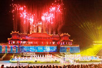Tiết mục nghệ thuật khai mạc Tuần lễ Festival Huế 2022 với chủ đề “Di sản văn hóa với hội nhập và phát triển”.