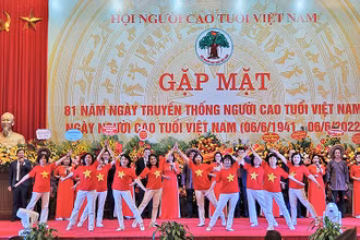 Tiết mục văn nghệ tại chương trình gặp mặt.