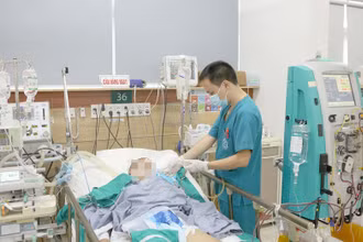 Bệnh nhân đang điều trị tích cực tại Bệnh viện Bạch Mai. 