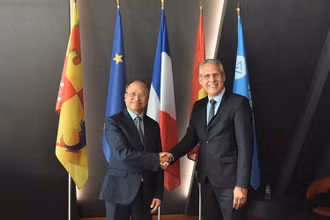 Đại sứ Việt Nam tại Pháp Đinh Toàn Thắng bắt đầu chuyến thăm tại thành phố Lyon (Pháp) với cuộc làm việc cùng ông Philippe Meunier, Phó Chủ tịch Hội đồng Vùng Auvergnes-Rhone-Alpes.