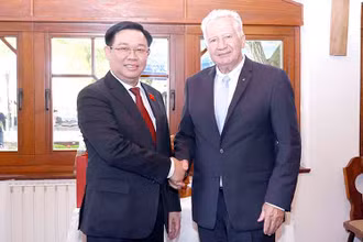 Chủ tịch Quốc hội Vương Đình Huệ tiếp Phó Chủ tịch Quốc hội Hungary Istvan Jakab. (Ảnh: Doãn Tấn)