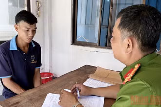 Nam khai nhận hành vi giết vợ. (Ảnh: Công an cung cấp)