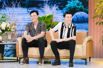 Hai anh em Phan Anh, Tuấn Tú là những khách mời "mở hàng" cho chương trình "Khách sạn 5 sao". (Ảnh: VTV)