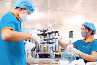 Lao động ở Công ty TNHH Sản xuất Thương mại thiết bị Nam Anh, Thành phố Hồ Chí Minh (Ảnh minh họa: Quang Quý)