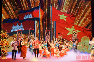 Chương trình nghệ thuật chào mừng.