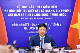 Hội nghị lần thứ 8 kiểm điểm tình hình hợp tác giữa các bộ ngành, địa phương Việt Nam và tỉnh Quảng Đông, Trung Quốc đã diễn ra theo hình thức trực tuyến. (Ảnh: Báo Thế giới Việt Nam cung cấp)
