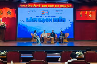 Họp báo chương trình “Làm sạch biển”.