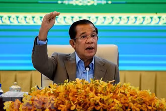 Thủ tướng Samdech Techo Hun Sen tại một cuộc họp báo ở Phnom Penh, Campuchia. (Ảnh: AFP/TTXVN)