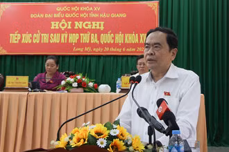 Phó Chủ tịch Thường trực Quốc hội Trần Thanh Mẫn phát biểu tại buổi tiếp xúc cử tri.