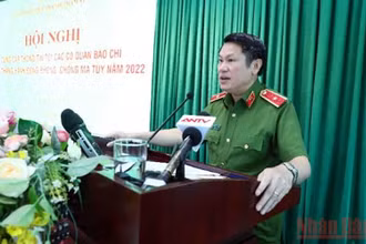 Thiếu tướng Nguyễn Văn Viện, Cục trưởng Cảnh sát điều tra tội phạm về ma túy phát biểu tại hội nghị. 