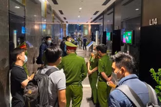 Cơ quan chức năng khám xét tại trụ sở Tập đoàn FLC.