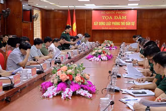 Các đại biểu tham dự buổi tọa đàm.