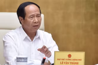 Phó Thủ tướng Lê Văn Thành phát biểu tại cuộc họp.
