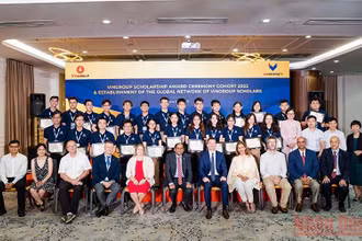 Học bổng Khoa học công nghệ Vingroup năm 2022 vinh danh 30 sinh viên Việt Nam xuất sắc. 