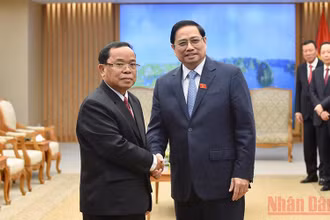 Thủ tướng Phạm Minh Chính tiếp đồng chí Khamphan Phommaphat.