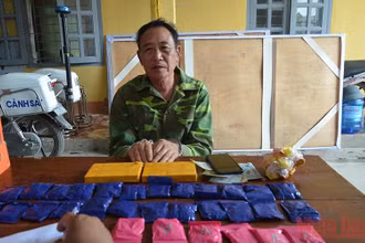 Đối tượng Tòng Văn Hoa cùng tang vật khi bị bắt giữ.