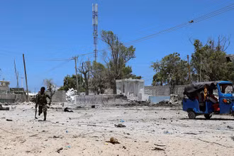 Binh sĩ Somalia trong cuộc đụng độ với các tay súng nhóm Al-Shabaab ở Mogadishu, Somalia, ngày 23/3/2019. (Ảnh: Reuters)