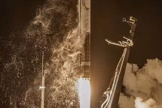 Tên lửa đẩy Electron của công ty Rocket Lab rời bệ phóng tại bán đảo Mahia (New Zealand), mang theo vệ tinh Capstone của NASA vào vũ trụ. (Ảnh: Rocket Lab)