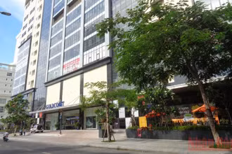 Khu đất số 1 Trần Hưng Đạo, TP Nha Trang - nay là tổ hợp khách sạn, trung tâm thương mại, nơi xảy các vi phạm. (Ảnh: PHONG NGUYÊN)