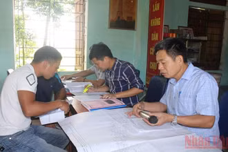 Chủ đầu tư dự án phối hợp huyện Can Lộc kiểm đếm công khai, minh bạch khối lượng giải phóng mặt bằng trong phạm vi dự án.