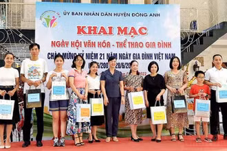 Hà Nội tổ chức nhiều hoạt động để tăng cường gắn kết gia đình, lấy xây để chống bạo lực gia đình.