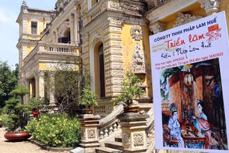 Cung An Định ngày khai mạc triển lãm tranh pháp lam Kiều.