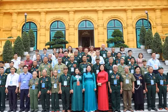 Phó Chủ tịch nước Võ Thị Ánh Xuân cùng Đoàn đại biểu người có công tiêu biểu tỉnh Bắc Kạn.
