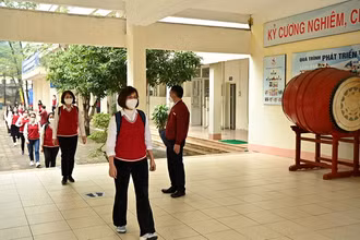 Diễn tập phương án đón học sinh trở lại trường