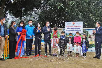 Quang cảnh Lễ bàn giao công trình thanh niên “Nâng cấp, sửa chữa Trường Mầm non, Tiểu học Sơn Hà” tại xã Cốc Mỳ (huyện Bát Xát, tỉnh Lào Cai) trong khuôn khổ chương trình “Xuân biên giới-Tết hải đảo”. 