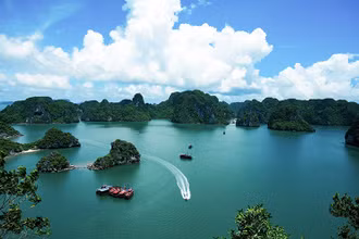 Vịnh Hạ Long (Quảng Ninh).Ảnh: QUANG VINH