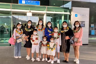 Đoàn du khách Lào có hành trình tham quan 4 ngày 3 đêm tại đảo ngọc Phú Quốc. 