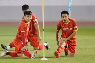 Quang Hải cùng Hùng Dũng (phải) trong buổi tập của đội tuyển Việt Nam. (Ảnh: VFF)