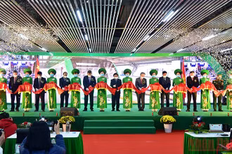 Các đại biểu thực hiện nghi lễ cắt băng khánh thành. (Ảnh: Thành Đạt)