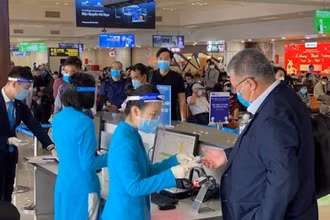 Cục Hàng không Việt Nam yêu cầu tổ chức xét nghiệm SARS-CoV-2 nhanh chóng, không để ùn tắc hành khách tại nhà ga sân bay. (Ảnh: Cục Hàng không Việt Nam)