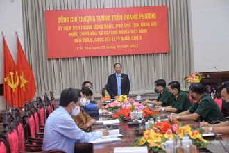 Phó Chủ tịch Quốc hội Trần Quang Phương phát biểu tại buổi làm việc.