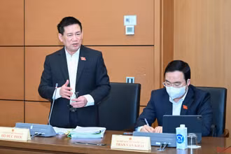Bộ trưởng Tài chính Hồ Đức Phớc phát biểu tại phiên thảo luận tổ Kỳ họp bất thường lần thứ nhất, Quốc hội khóa XV ngày 4/1. (Ảnh: Duy Linh)