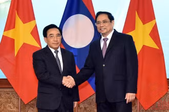 Thủ tướng Phạm Minh Chính và Thủ tướng Lào Phankham Viphavanh. (Ảnh: Trần Hải)