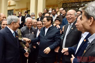 Thủ tướng Chính phủ Phạm Minh Chính và đoàn công tác của Trung ương đã thăm, chúc Tết, nói chuyện với hội viên Câu lạc bộ Hàm Rồng. 