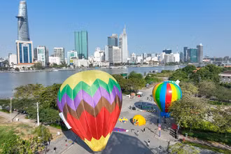 Ngày hội Khinh khí cầu diễn ra bên sông Sài Gòn.