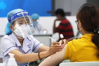 Tập trung chỉ đạo, triển khai “Thần tốc” và “Thần tốc hơn nữa” trong việc tổ chức việc tiêm vaccine phòng Covid-19 mũi 3 cho người từ 18 tuổi trở lên và mũi 2 cho trẻ em từ 12-17 tuổi.