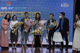 Các đại biểu tham gia talkshow “Việc nhà không của riêng ai”. (Ảnh: Ban tổ chức)