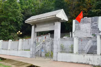 Di tích Bản Ca (xã Bình Trung), nơi Bác Hồ ở và làm việc vào năm 1947.