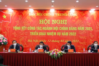 Xây dựng cán bộ ngành nội chính Đảng thật sự liêm chính, bản lĩnh và có dũng khí
