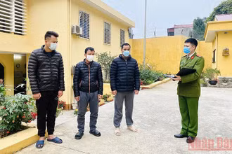 Ba đối tượng đưa và nhận hối lộ bị công an tỉnh bắt tạm giam để làm rõ vụ án.
