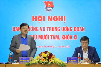 Các đồng chí Nguyễn Anh Tuấn, Bùi Quang Huy điều hành Hội nghị Ban Thường vụ Trung ương Đoàn lần thứ 18, khóa XI.