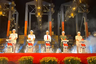 Lãnh đạo Bộ Giao thông Vận tải; UBND TP Hồ Chí Minh và Tổng Công ty Tân Cảng Sài Gòn phát lệnh làm hàng đầu Xuân Nhâm Dần 2022.