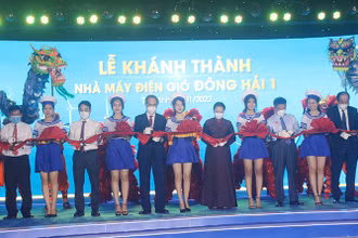 Cắt băng khánh thành Nhà máy Điện gió Đông Hải 1.
