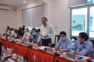 Thứ trưởng Phùng Đức Tiến phát biểu tại buổi làm việc.
